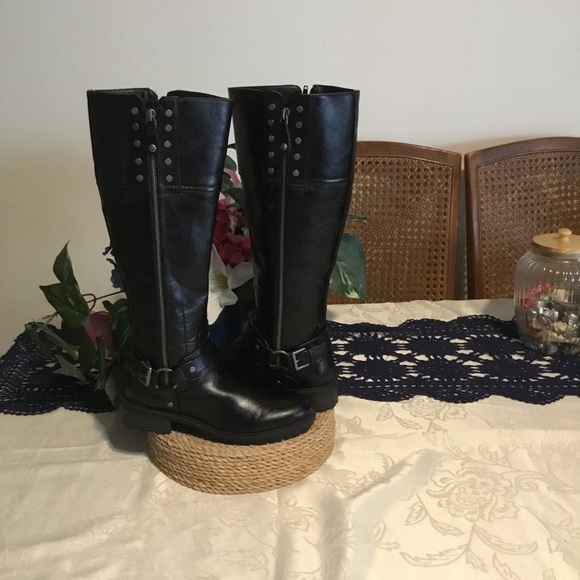 2X HP🌹 GBG Guess Black Heeled Motto Boots with silver adorment and Side zippers - Picture 6 of 9
